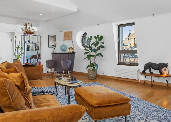 160M2 Penthouse In The City Centre With A Balcony And The City View